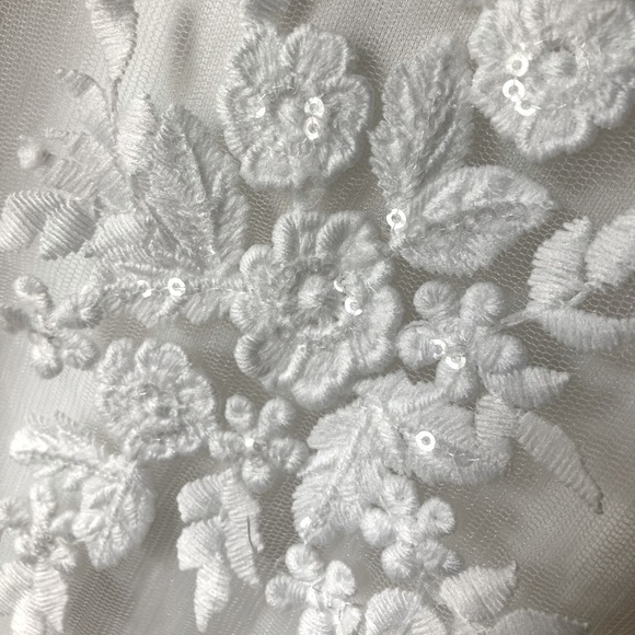 LULU's Bridal Wedding Elegant Floral Embroidered Mermaid Trumpet Gown - Picture 6 of 6